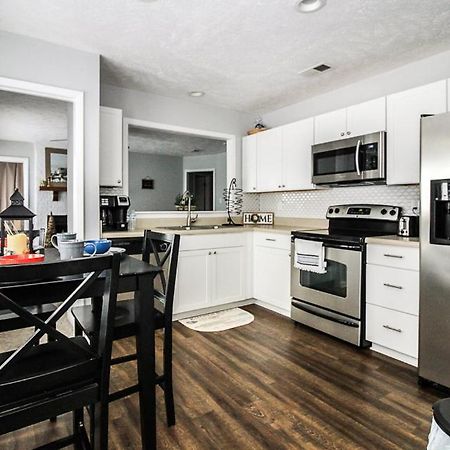 פייטוויל Cozy Cottage Feel, 5 Mins From Ft. Bragg מראה חיצוני תמונה