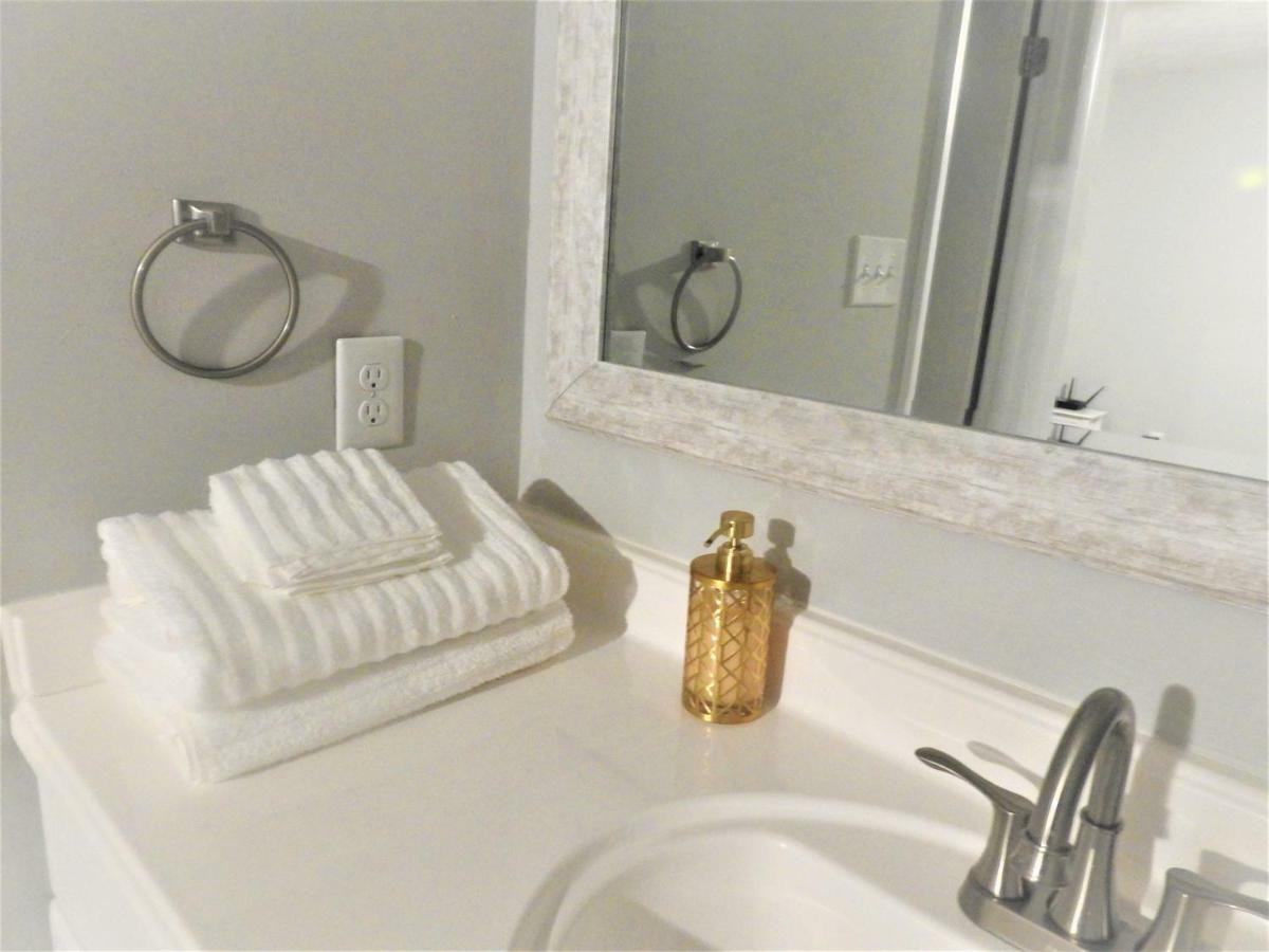 פייטוויל Cozy Cottage Feel, 5 Mins From Ft. Bragg מראה חיצוני תמונה